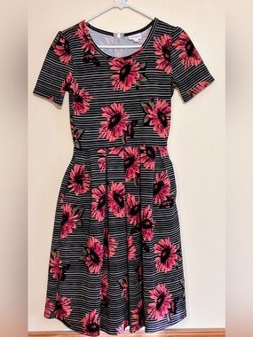 Lularoe Amelia Fit Flare Dress with Pockets. Size Small